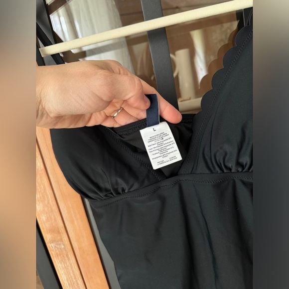 J. CREW scalloped one piece swimsuit vneck adjustable straps preppy classic - Picture 5 of 9